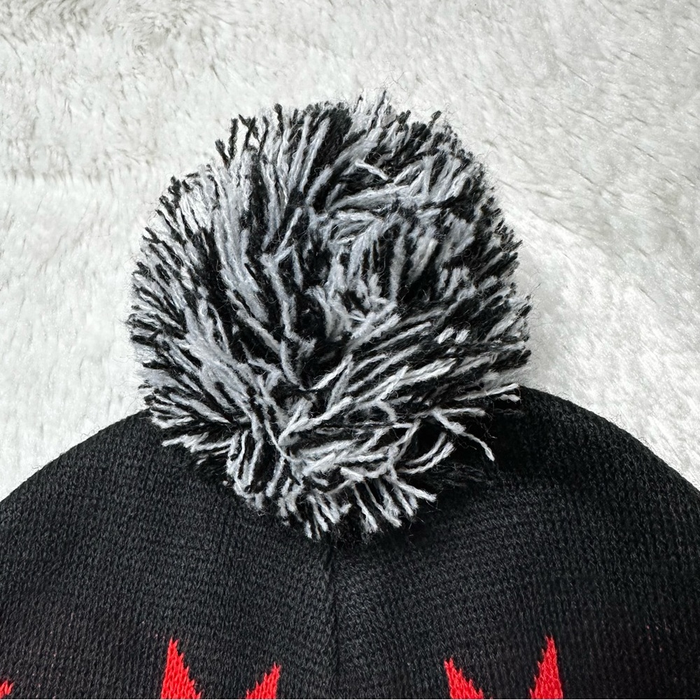 NWOT PINK VS Logo Holiday Pom Beanie Black Women’s OS - Picture 4 of 7